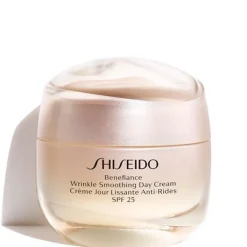 SHISEIDO Benefiance Wrinkle Smoothing Day Cream SPF25