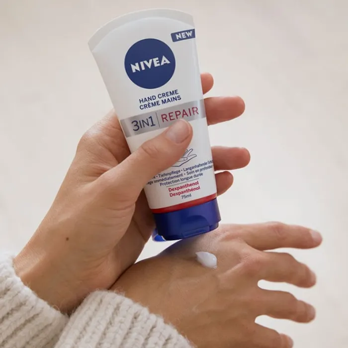 NIVEA Crema de Manos Reparadora 3 en 1