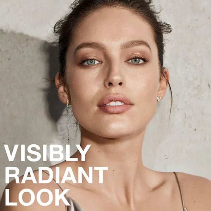 Hombre MAYBELLINE Dream Radiant Liquid