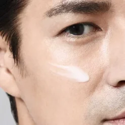 Hombre SHISEIDO MEN Energizing Moisturizer Extra Light Fluid