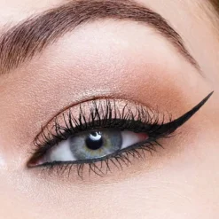 Hombre MAYBELLINE Hyper Precise All Day Matte