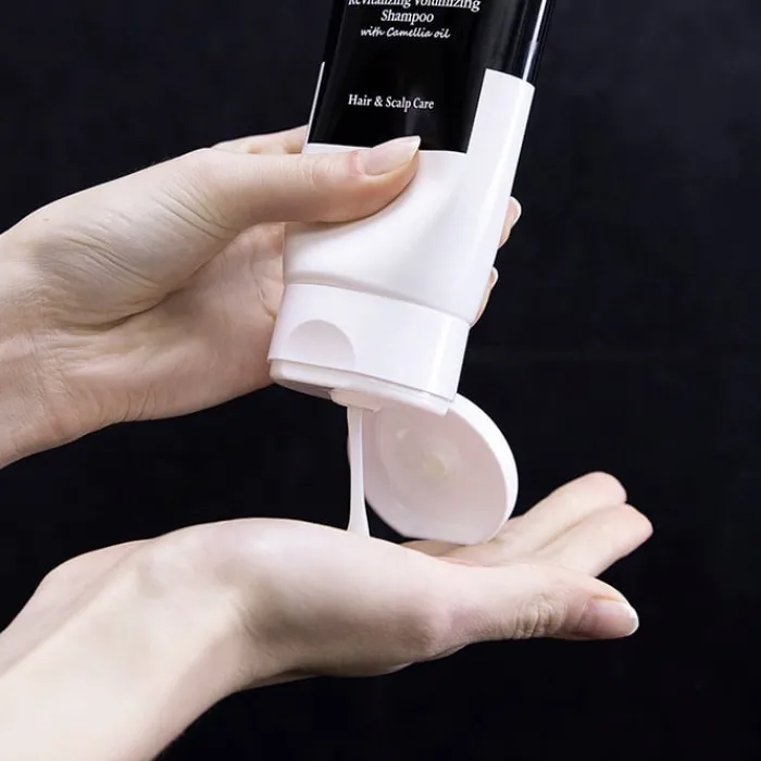 Hombre Hair Rituel by Sisley Soin Lavant Revitalisant Volumateur