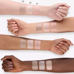 Essence Sombra líquida Luminous Eye Tint