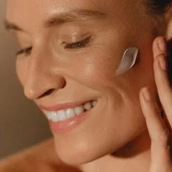 SISLEY Sunleÿa Soin Solaire Anti-Âge SPF30