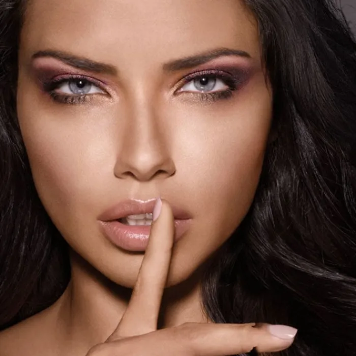 MAYBELLINE The Blushed Nudes Paleta